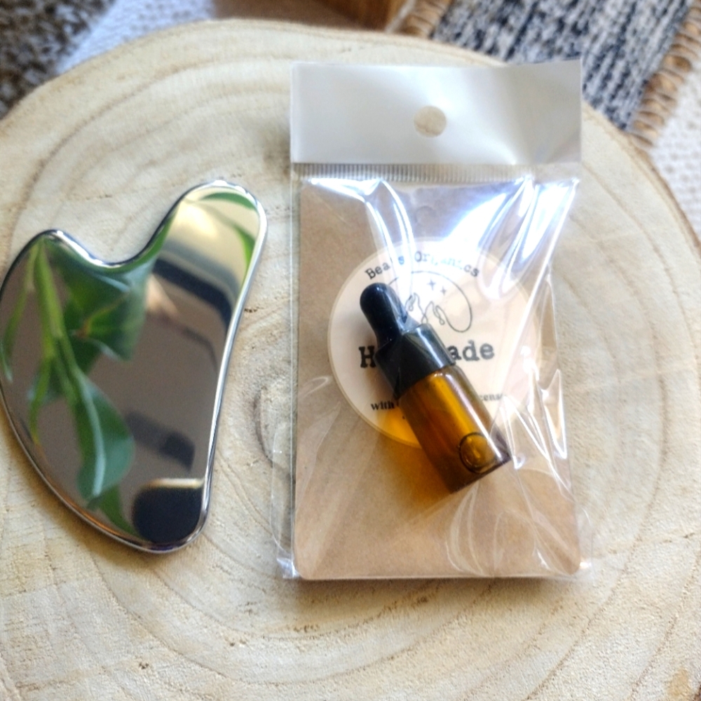 Gua Sha tool and sample of Organic Face serum - Picture 3 of 4